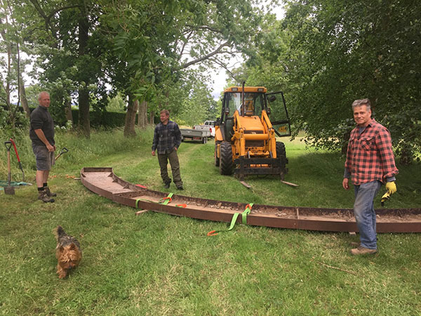 Assembling the steel arch